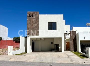 Casa · 252m² · 3 Recámaras · 2 Estacionamientos · Casa en Venta Fracc. Bosques del Valle I, Chihuahua