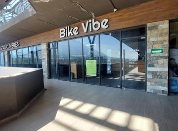 Local comercial · 181m² · 100 Estacionamientos · Local en Renta en Cumbres