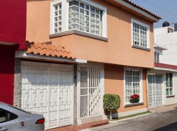 Fachada principal · Casa en Venta en Calle Privada en Lomas Estrella