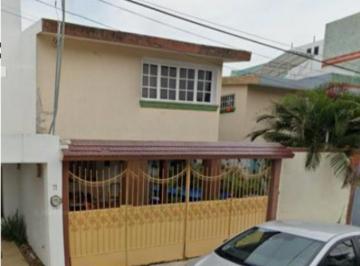 Casa de 3 habitaciones, Campeche · Vrz Hermosa Casa Ubicada en San Francisco de Campeche.