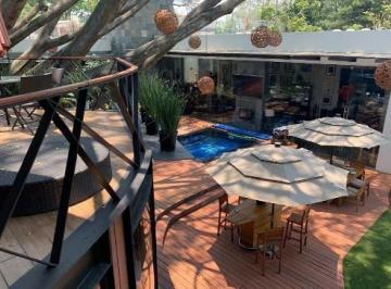 Casa · 1000m² · 4 Recámaras · 6 Estacionamientos · Hermosa Residencia en Reforma