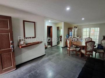 Casa de 5 habitaciones, Querétaro · Blvd Hacienda La Gloria - Venta. Casa a 5 Minutos de La Uaq con 5 Recámaras y Cuarto de Servicio