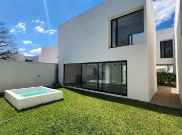 1 · Casa en Venta en Zona Residencial Cholul Merida Yucatan
