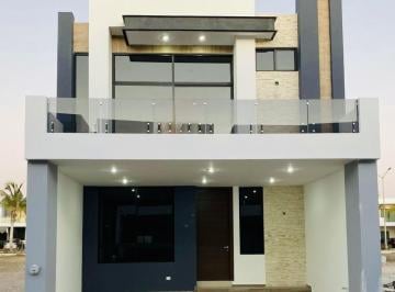 Casa de 4 habitaciones, Mazatlán · Casa en Venta en Mazatlan en Fraccionamiento Versalles Privado
