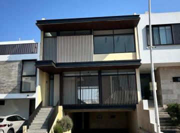 Casa de 3 habitaciones, Zapopan · Casa con 3 Recámaras de 156 m² en Venta, Solares