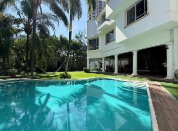 Casa de 4 habitaciones, Zapopan · Casa en Venta con Alberca en Esquina Dentro de Coto en Puerta de Hierro Zona Andares - Landmark