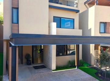 Casa · 277m² · 4 Recámaras · 3 Estacionamientos · Casa - Lomas del Campanario Norte