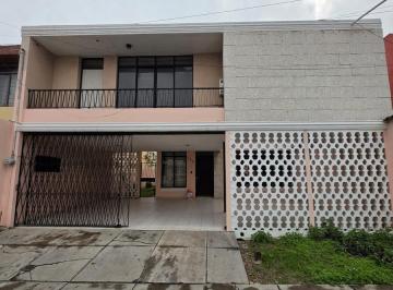 Casa · 241m² · 3 Recámaras · 2 Estacionamientos · Casa en Mitras Centro