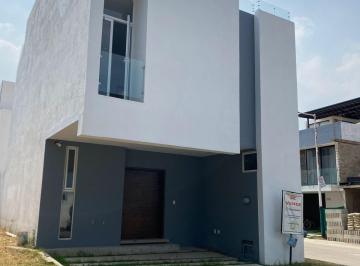 Casa en condominio de 4 habitaciones, Zapopan · Casa en Venta en Zapopan. Ubicada en Esquina y Frente Al Parque en Madeiras II