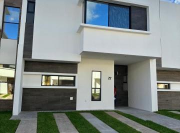 Casa · 3 Recámaras · 1 Estacionamiento · Casa en Renta en Residencial Vitalá de 3 Recámaras en Cancún