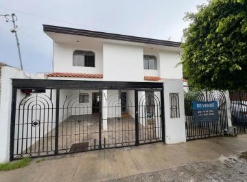 Casa de 5 habitaciones, Zapopan · Casa en Venta en Paseos del Sol