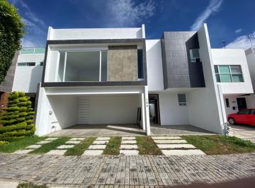 Casa en condominio · 308m² · 3 Recámaras · 2 Estacionamientos · Casa en Condominio - Fraccionamiento Lomas de Angelópolis