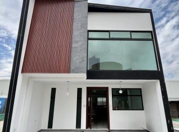 Casa · 235m² · 3 Recámaras · 3 Estacionamientos · Casa en Venta en La Antigua Cementera con Doble Altura
