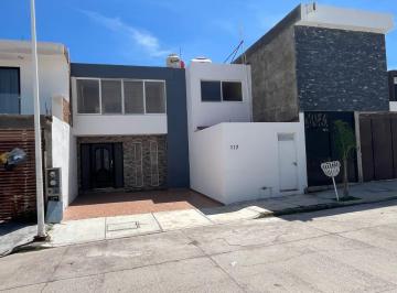 Casa · 128m² · 2 Recámaras · 1 Estacionamiento · Hermosa Casa en Ciudad San Isidro