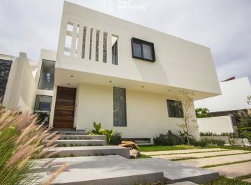 Casa de 5 habitaciones, Zapopan · Casa en Venta - Valle Real, Zapopan.