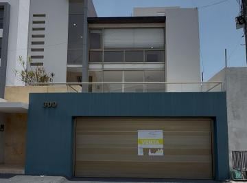 Casa · 333m² · 3 Recámaras · 2 Estacionamientos · Casa en Venta en Fracc. Tampiquera, Ver