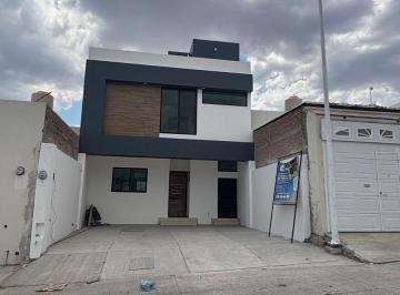 Casa · 2 Recámaras · 2 Estacionamientos · Casa Moderna con Roof Garden y Vista Panorámica
