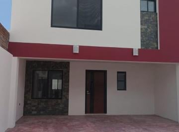 Casa · 174m² · 4 Recámaras · 2 Estacionamientos · Casa de Dos Plantas con Confort, Amplitud y Excelente Ubicación