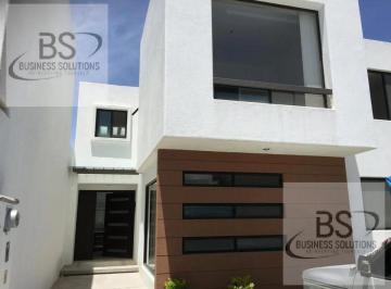 Casa · 300m² · 3 Recámaras · 2 Estacionamientos · Renta Casa Cumbres del Lago Querétaro en Lago Pom / Ti - D