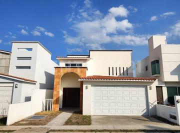 Casa · 256m² · 4 Recámaras · 3 Estacionamientos · Casa en Venta en Campestre San Juan, San Juan del Río, Querétaro.