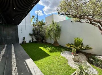 Casa · 396m² · 3 Recámaras · 2 Estacionamientos · Venta Residencia en Residencial San Angel; Exclusivo con Excelente Ubicación Zona Angelopolis