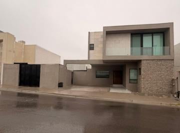 Casa · 256m² · 4 Recámaras · 2 Estacionamientos · Casa en Villas La Joya