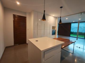 Casa · 411m² · 4 Recámaras · 2 Estacionamientos · Venta Residencia en Parque Jalisco; Lomas de Angelopolis Puebla. con Vista Espectacular a Los Volcan