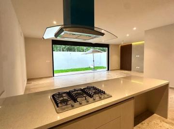 Casa · 256m² · 3 Recámaras · 2 Estacionamientos · Casa en Venta | Oportunidad en Vía Cumbres – Cancún. 3 - 4 Recámaras