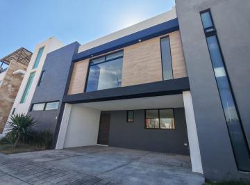 Casa · 244m² · 4 Recámaras · 2 Estacionamientos · Casa en Venta Fracc Real de Cortés
