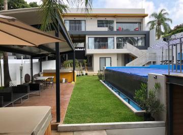 Casa · 610m² · 6 Recámaras · 4 Estacionamientos · Residencia Nueva Estilo Minimalista en Venta. Vista Hermosa, Cuernavaca
