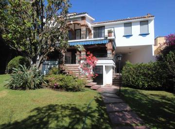 Casa · 567m² · 3 Recámaras · 3 Estacionamientos · Casa en Venta en Jardines de Delicias, Cuernavaca