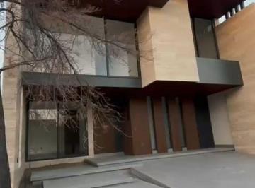 Casa de 3 habitaciones, León · Casa Nueva en Venta en La Campiña del Bosque con 3 Recamaras, 4 Baños y 4 Estacionamientos