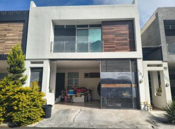 Casa · 230m² · 3 Recámaras · 2 Estacionamientos · Casa en Cumbres Allegro