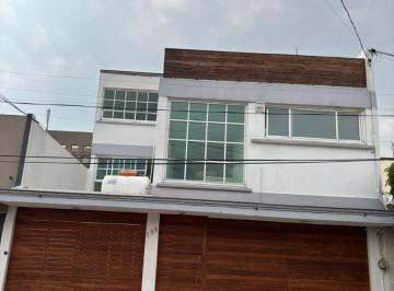 Casa de 4 habitaciones, Iztacalco · Casa en Venta en Militar Marte