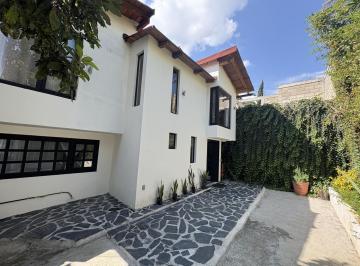 Casa · 150m² · 2 Recámaras · 4 Estacionamientos · Casa en Venta y Renta Temporal Cerca de Avándaro