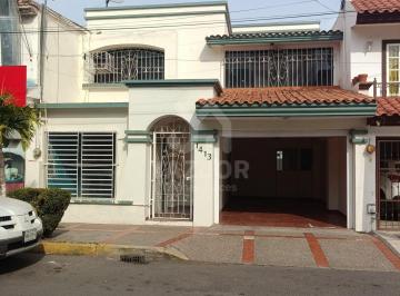 Casa · 225m² · 3 Recámaras · 1 Estacionamiento · Casa en Venta en Col. Las Quintas