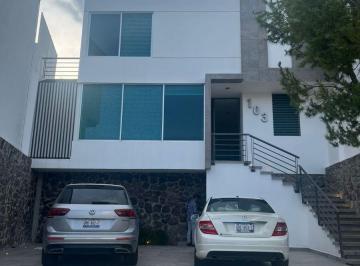 Casa de 3 habitaciones, León · Casa en Venta Remodelada en Porta Fontana con 3 Recamaras, 3 Habitaciones, 3 Estacionamientos