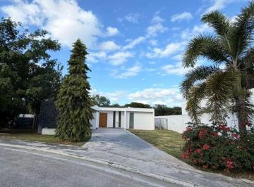 Casa de 3 habitaciones, Mérida · Casa de Una Planta, de 3 Recámaras + Family Room en La Rejoyada.