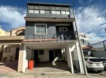 Casa · 130m² · 4 Recámaras · 2 Estacionamientos · Casa en Renta en Santa Fe 3ra Secc, Tijuana Baja California.