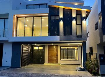 Casa · 170m² · 3 Recámaras · 3 Estacionamientos · Casa en Venta en Morillotla