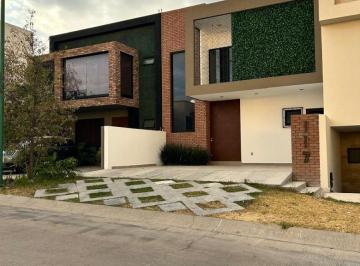Casa de 3 habitaciones, León · Casa en Venta en Barranca del Refugio con 3 Recamaras y 3 Estacionamientos