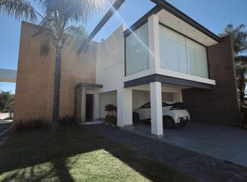Casa de 4 habitaciones, León · Casa en Venta en Porta Fontana Zona Norte con 4 Recamaras y 5 Baños