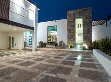 Casa de 5 habitaciones, León · Casa en Venta en Balcones del Campestre con 5 Recamaras, 5 Baños, 6 Estacionamientos y Alberca
