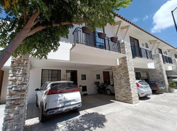 Casa · 137m² · 3 Recámaras · 2 Estacionamientos · Casa en Fraccionamiento Sacromonte