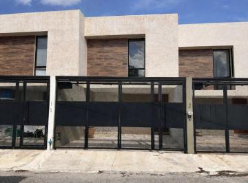 Casa de 2 habitaciones, Mérida · Townhouse en Renta en Montes de Amé de Tres Niveles con Rooftop