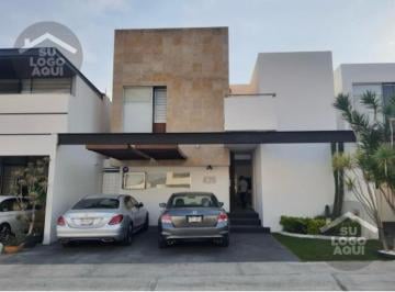 Casa · 261m² · 3 Recámaras · 2 Estacionamientos · Casa en Fraccionamiento Cumbres del Lago