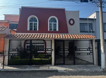 Casa · 250m² · 3 Recámaras · 1 Estacionamiento · Casa Sola en Venta en Tejeda, Corregidora, Querétaro