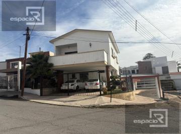 Casa · 241m² · 3 Recámaras · 2 Estacionamientos · Casa en Venta en Lomas del Santuario