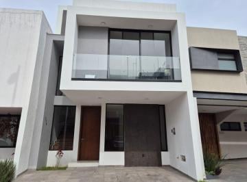 Casa de 3 habitaciones, Zapopan · Gran Oportunidad de Adquirir Tu Hogar en Zapopan - Madeiras