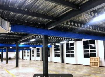 Local comercial · 240m² · 500 Estacionamientos · Bodegas Comerciales, Para Almacenajes U Oficinas.